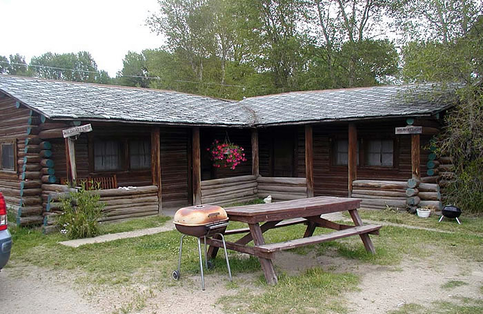 Riverside Garage & Cabins